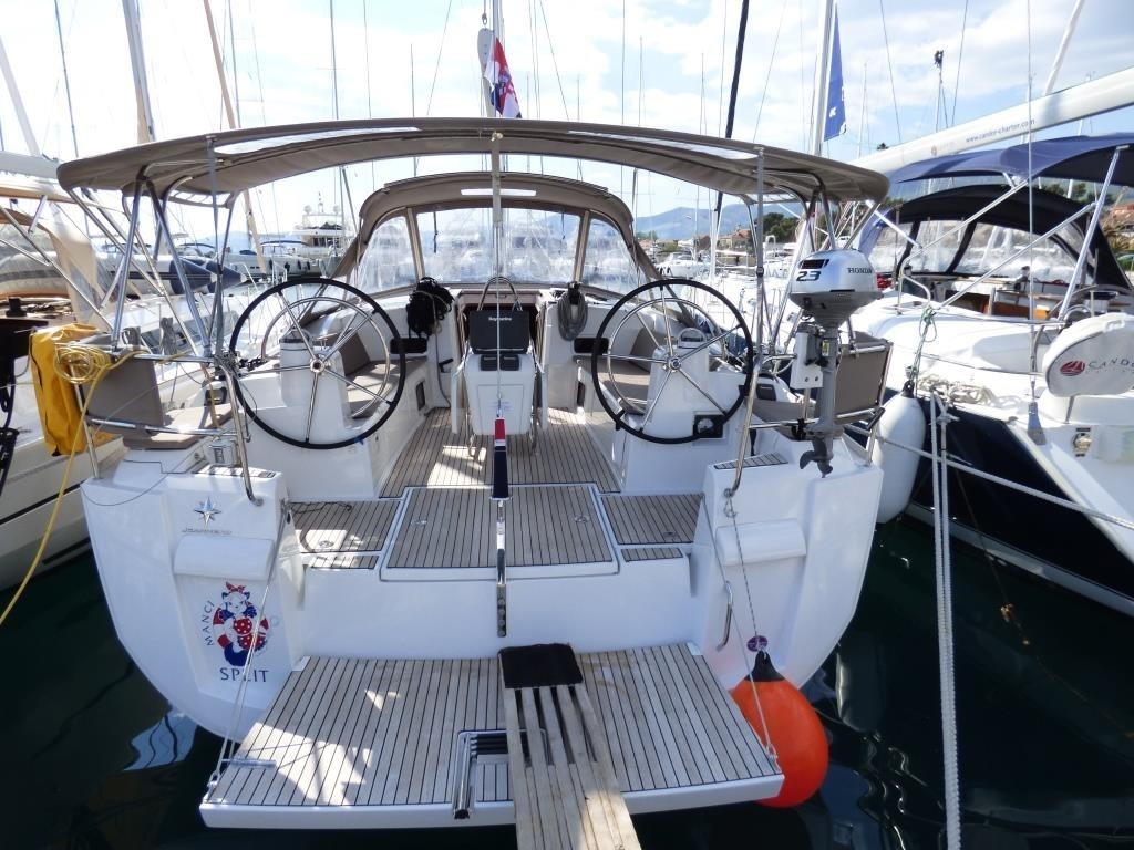 marina kastela yacht charter