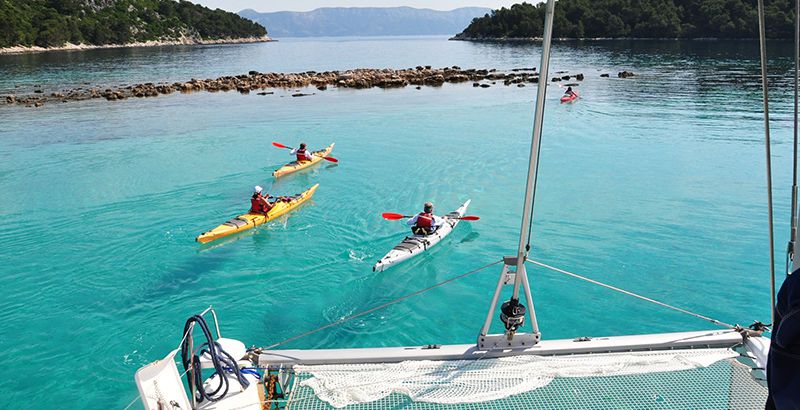 sup-kayak-sailing-with-kids-croatia